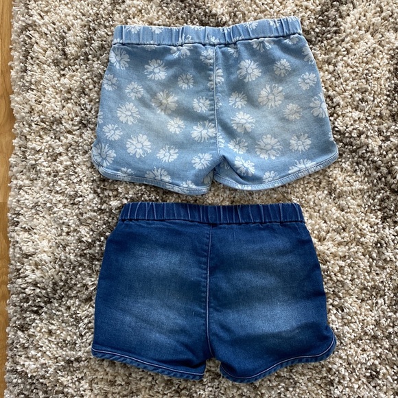 Bundle of 2 jean shorts - Picture 2 of 5